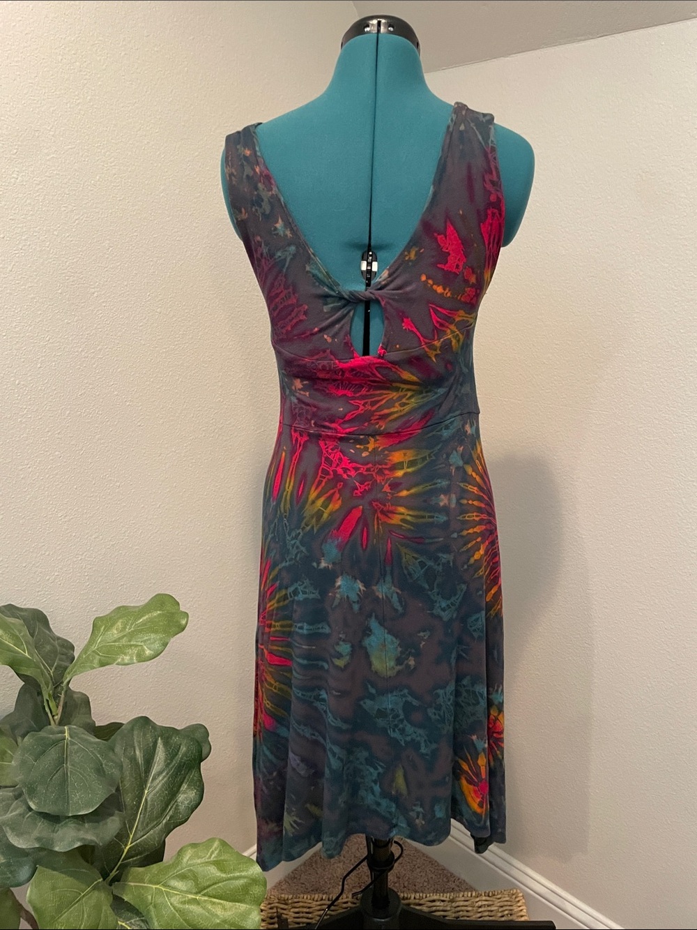 Tie-Dye V-Neck Twist-Front Women’s Dress - Multicolor - Picture 2 of 5